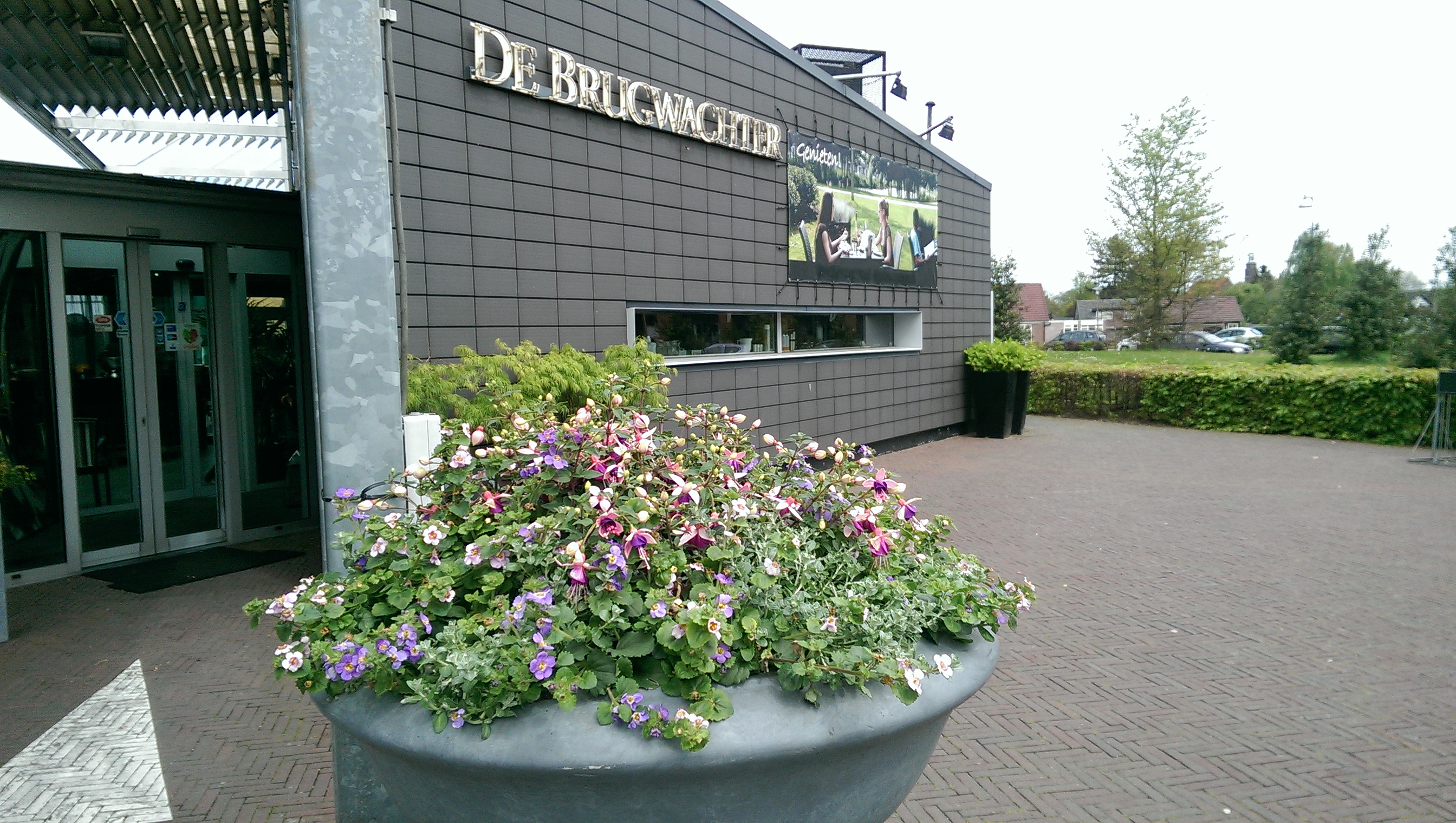 Vernieuwd terras de Brugwachter Apeldoorn