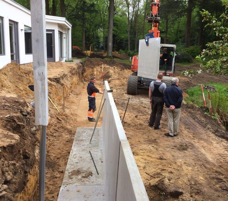 Uitgraven en plaatsen keerwanden Epe